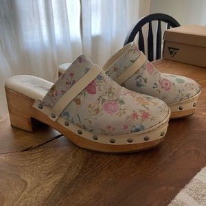 Women’s 38 Free People Mule Clog Shoes (size 8/ 8.5)